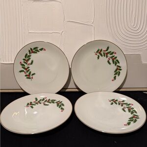 Vintage Macy’s All The Trimmings Christmas Holly Porcelain Plates Set of 4